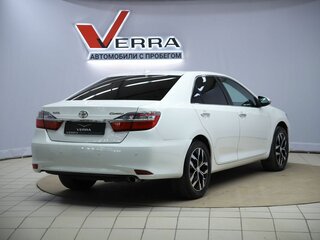 2016 Toyota Camry VII (XV50) Рестайлинг, белый, 1990000 рублей, вид 5