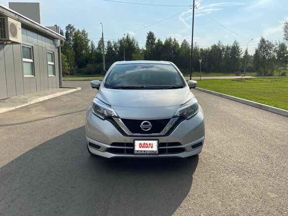 2020 Nissan Note II Рестайлинг, серебристый, 1020000 рублей - вид 1
