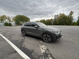 2019 Volkswagen Touareg III, серый, 5150000 рублей, вид 4