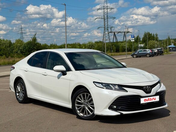 2018 Toyota Camry VIII (XV70), белый - вид 1