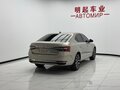 2023 Skoda Superb III Рестайлинг, бежевый - вид 3