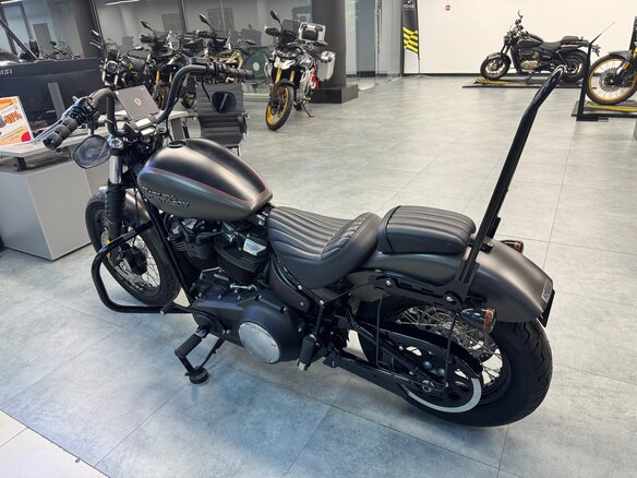 2017 Harley-Davidson Street Bob, серый, 1310000 рублей - вид 7