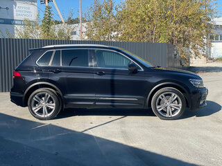 2018 Volkswagen Tiguan II, чёрный, 2449000 рублей, вид 4