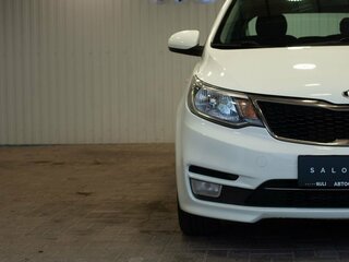 2015 Kia Rio III Рестайлинг, белый, 1040000 рублей, вид 4