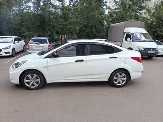 2011 Hyundai Solaris I, белый, 600000 рублей, вид 4