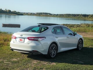 2022 Toyota Camry VIII (XV70) Рестайлинг, белый, 3650000 рублей, вид 4