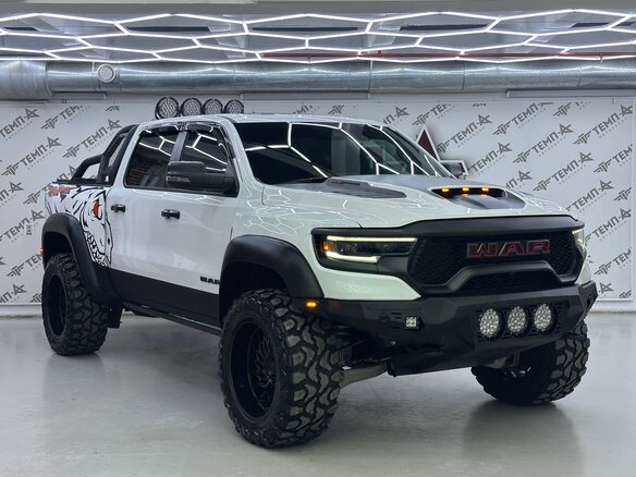 2023 Ram 1500 Crew Cab TRX V, белый - вид 9