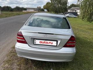 2004 Mercedes-Benz C-Класс 220 II (W203) Рестайлинг, серебристый, 540000 рублей, вид 3