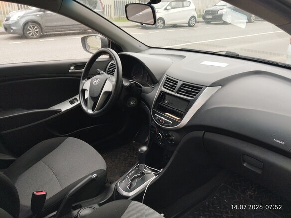2014 Hyundai Solaris I, серый, 750000 рублей - вид 4