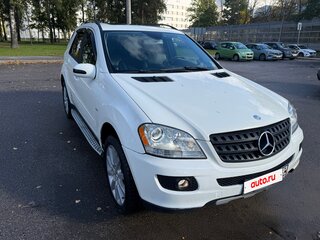 2005 Mercedes-Benz M-Класс 350 II (W164), белый, 1300000 рублей, вид 3