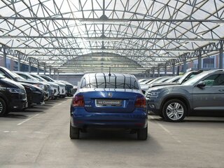 2019 Volkswagen Polo V Рестайлинг, синий, 1345000 рублей, вид 4