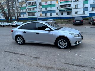 2012 Chevrolet Cruze I, серебристый, 600000 рублей, вид 3