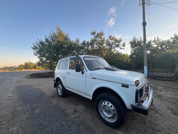 1998 Lada (ВАЗ) 2121 (4x4) I Рестайлинг, белый, 320000 рублей