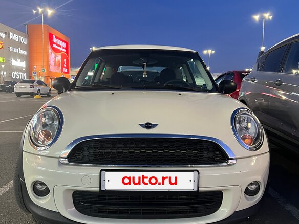 2011 Mini Hatch One II (R56) Рестайлинг, белый, 615000 рублей - вид 1