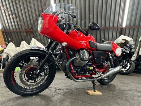 2019 Moto Guzzi V 7, оранжевый, 780000 рублей, вид 2