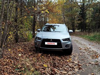 2010 Mitsubishi Outlander II Рестайлинг, серебристый, 1000000 рублей, вид 2