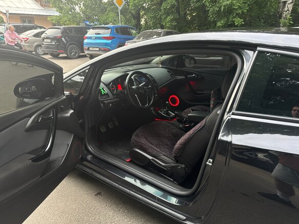2013 Opel Astra GTC J Рестайлинг, чёрный, 970000 рублей - вид 7