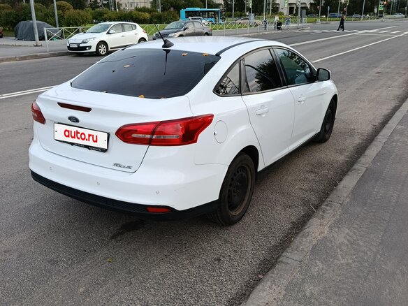 2017 Ford Focus III Рестайлинг, белый, 800000 рублей - вид 4