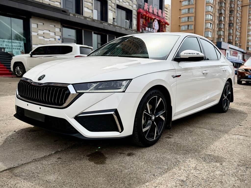Открыть фотографии: Skoda Octavia IV (A8)