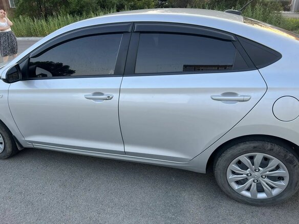2021 Hyundai Solaris II Рестайлинг, серебристый, 1437000 рублей - вид 9