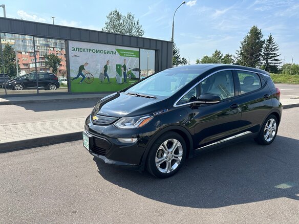 2020 Chevrolet Bolt I, чёрный, 1250000 рублей - вид 3