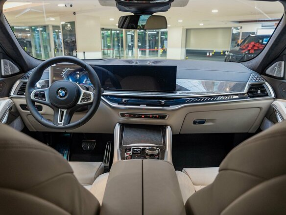 2026 BMW X6 M60i III (G06) Рестайлинг, белый, 18990000 рублей - вид 15
