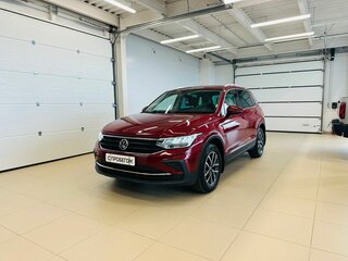 2021 Volkswagen Tiguan II Рестайлинг, красный, 3499900 рублей, вид 2