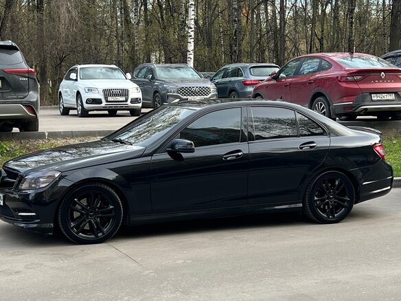 2010 Mercedes-Benz C-Класс 300 III (W204), чёрный, 1100000 рублей - вид 1