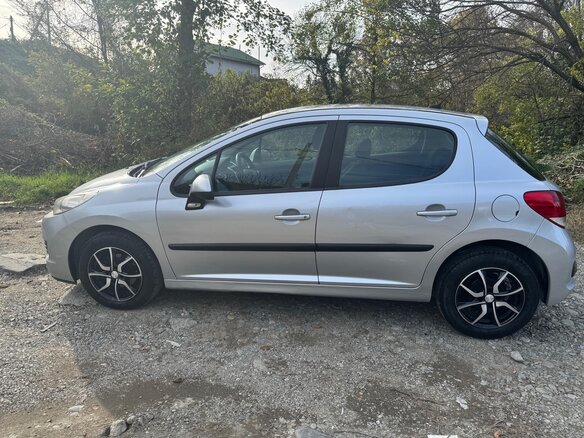 2009 Peugeot 207 I Рестайлинг, серебристый, 500000 рублей - вид 2