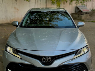 2019 Toyota Camry VIII (XV70), серебристый, 2700000 рублей, вид 2