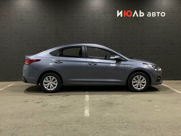 2017 Hyundai Solaris II, серый, 1070000 рублей - вид 3