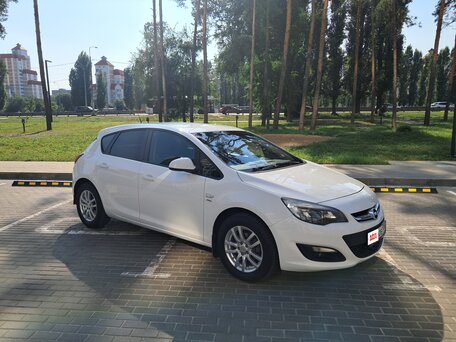 2014 Opel Astra J Рестайлинг, белый, 900000 рублей, вид 1