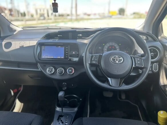 2016 Toyota Vitz III (XP130) Рестайлинг, чёрный - вид 21