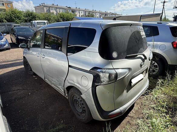 2019 Toyota Sienta II Рестайлинг, серый, 1050000 рублей - вид 2