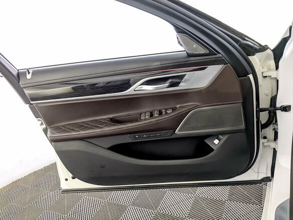 2021 BMW 7 серии 730d xDrive VI (G11/G12) Рестайлинг, белый, 6900000 рублей - вид 18