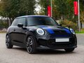 2021 Mini Hatch Cooper III (F55/F56) Рестайлинг 2, чёрный, 3790000 рублей - вид 1