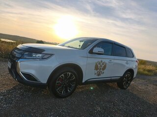 2019 Mitsubishi Outlander III Рестайлинг 3, белый, 2000000 рублей, вид 5
