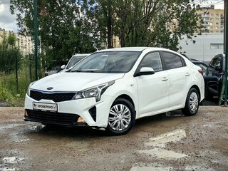 2021 Kia Rio IV Рестайлинг, белый, 1009000 рублей, вид 1