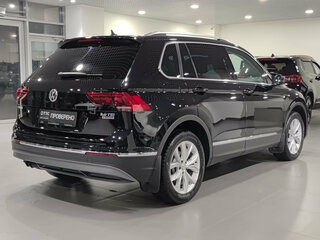 2017 Volkswagen Tiguan II, чёрный, 2520000 рублей, вид 5