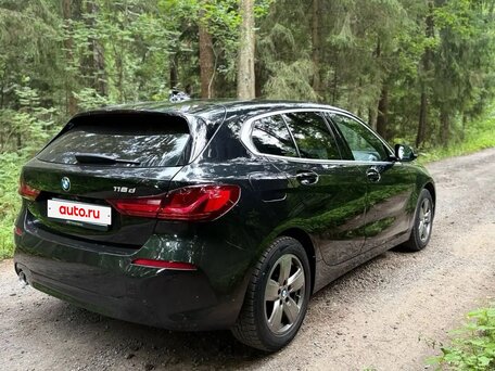 2021 BMW 1 серии 116d III (F40), чёрный, 2099900 рублей, вид 4