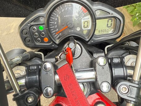 2015 Suzuki SFV 400 Gladius, красный, 580000 рублей, вид 5