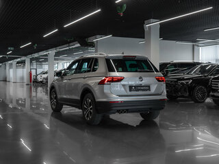 2019 Volkswagen Tiguan II, серебристый, 2345000 рублей, вид 4