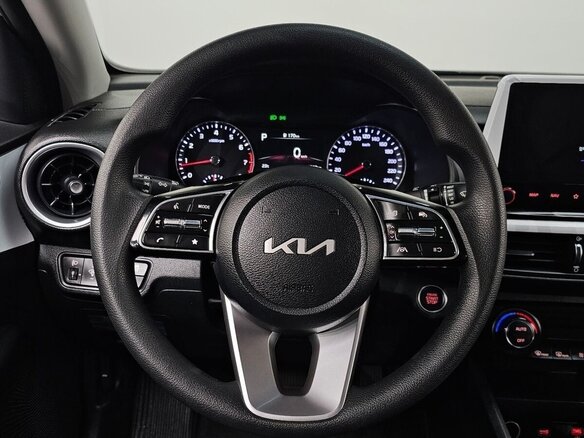 2024 Kia K3 II Рестайлинг, белый, 1950000 рублей - вид 10