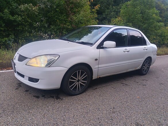2003 Mitsubishi Lancer Cedia IX, белый, 350000 рублей - вид 3