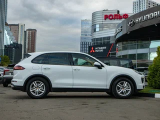 2015 Porsche Cayenne S II Рестайлинг (958), белый, 2998000 рублей, вид 3