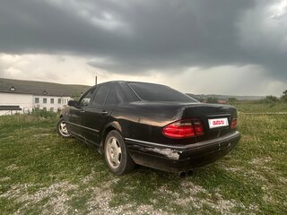 1995 Mercedes-Benz E-Класс 320 II (W210, S210), чёрный, 300000 рублей, вид 4