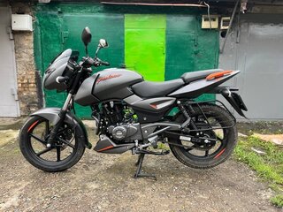 2021 Bajaj Pulsar 180, чёрный, 110000 рублей, вид 1