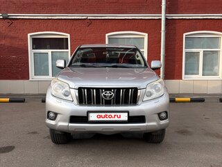 2011 Toyota Land Cruiser Prado 150 Series, серебристый, 2750000 рублей, вид 1