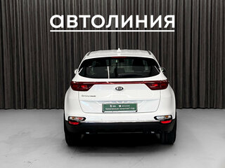 2019 Kia Sportage IV Рестайлинг, белый, 2099000 рублей, вид 4