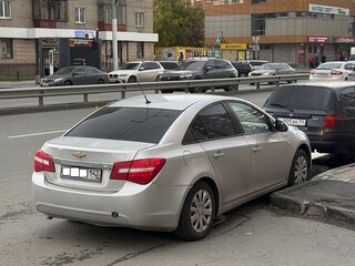 2011 Chevrolet Cruze I, серебристый, 635000 рублей, вид 2